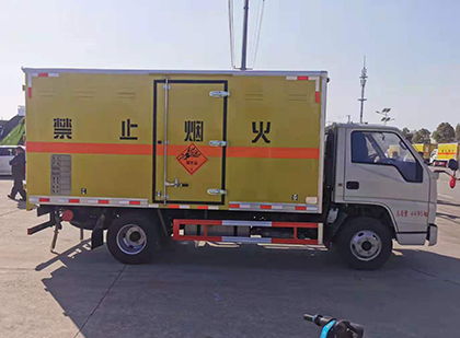 安宁爆破器材运输车技术升级与安全合规新趋势